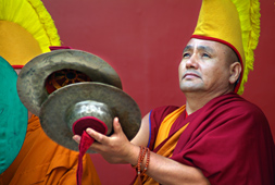 Moine bouddhiste Ladakh coiffe lama tibétain