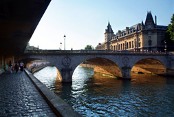 pont napoléon Paris conciergerie
