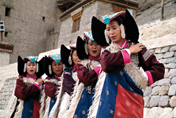 ladakh danseuses danse ladaky